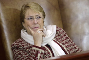 Adimark: Bachelet obtiene mayor aprobación en 30 meses y Piñera mantiene ventaja