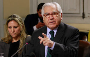 Ministro Fernández se cuadra con Guillier: 