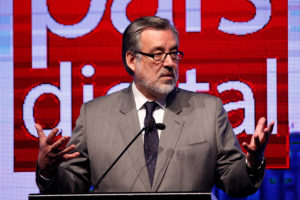 Gobierno respalda a Guillier por informes fantasmas: 