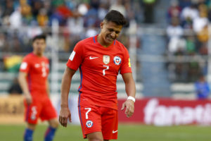Árbitro del duelo Bolivia-Chile aclaró la supuesta tarjeta amarilla de Alexis Sánchez