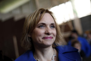 Carolina Goic se desmarca del Gobierno y reitera llamado al Ejército para 