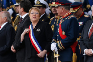 VIDEO | Presidenta Bachelet entonó particular himno y generó varios comentarios en la Parada Militar