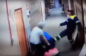 La impactante justificación de abogado por golpiza de paramédico a pareja embarazada