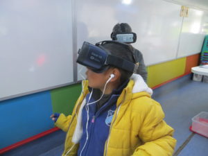 Alumnos con discapacidad auditiva usan realidad virtual para mejorar su aprendizaje