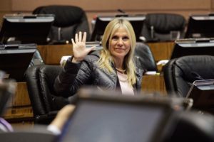 Senadora Lily Pérez presenta proyecto para combatir violencia sexual en Isla de Pascua