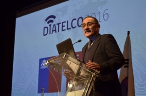 Profesor chileno ingresa al 