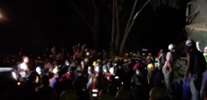 VIDEOS | Mexicanos emocionan al mundo cantando 