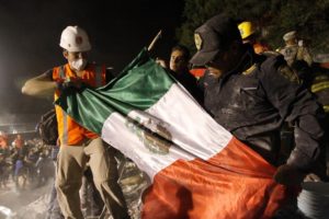 México inicia campaña de abrir redes WiFi para que atrapados en derrumbes puedan comunicarse