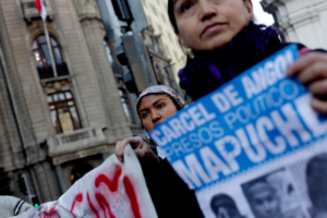 Trasladan a hospital a comuneros mapuche en huelga de hambre