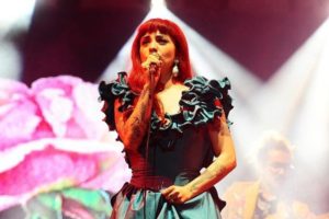 VIDEO | Completa y sin cortes: la aplaudida presentación de Mon Laferte en los Grammy Latino 2017