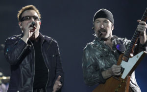 VIDEO | U2 se declara fan de Bachelet con homenaje en el escenario durante gira latinoamericana