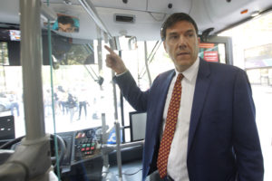 Ex ministro Gómez-Lobo se enfrasca en ácido round con asesor de Piñera y lo tilda de 