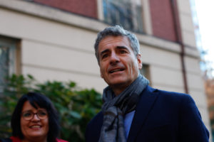 VIDEO | El encontrón callejero entre Andrés Velasco y Zaldívar en medio de campaña senatorial en el Maule