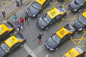 Taxista abandonó a pasajera que estaba en trabajo de parto y debió dar a luz en la calle