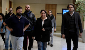 Dirigentes del Frente Amplio rechazan propuesta de negociar acuerdo de segunda vuelta con Nueva Mayoría