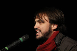 Sharp envía duro recado a los 