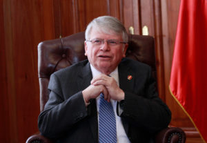 Presidente de Corte Suprema se reúne con familiares de imputados en Operación Huracán
