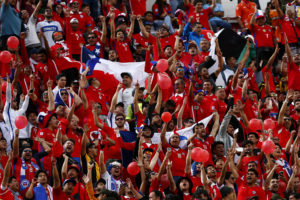 FIFA sanciona a Chile por cantos homofóbicos de hinchas de la Roja