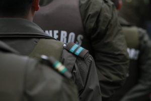 [VIDEO] Con fuegos artificiales y bombas molotov atacaron comisaría de Pudahuel