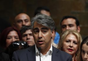 Marco Enríquez-Ominami asegura que firmas reunidas por Alejandro Guillier vienen del narcotráfico