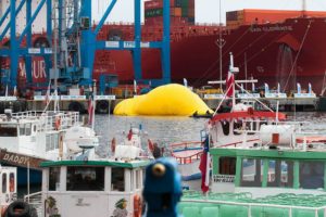 No estaba herido: Pato de Hule reaparecerá inflado antes del mediodía en Valparaíso