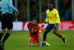 VIDEO | ¿Penal al Mago? la polémica falta a Valdivia que marca el Chile-Ecuador