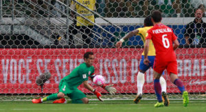 Esposa de Claudio Bravo incendia todo y funa a los que no entrenaban 