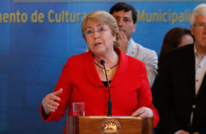 Presidenta Bachelet y críticos de campaña por incentivar el voto: 
