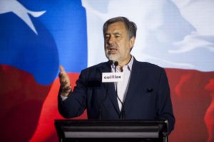 Alejandro Guillier y el Frente Amplio se alinean con el Gobierno para defender campaña que incentiva a votar