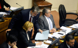 Alejandro Guillier y Carolina Goic se enfrentan por proyecto de capitalización de TVN