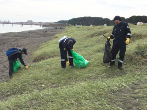 Voluntarios recogen 500 kilos de basura de Caleta Lenga