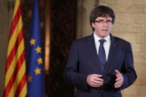 Líder separatista catalán niega que pedirá asilo en Bélgica y acepta llamado a elecciones de Rajoy