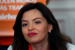 Servel: candidata UDI que regala cupones de descuento contraviene Ley Electoral