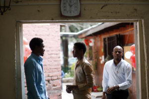 Interior interpone querella contra empresario que mantenía a haitianos en un establo