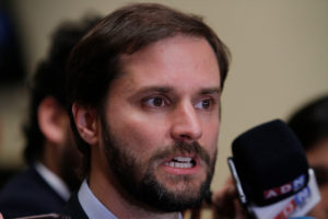 Comando de Piñera ironiza con decisión del Frente Amplio: 