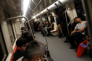 No hay caso: denuncian rayados y basura en recién inaugurada Línea 6 del Metro