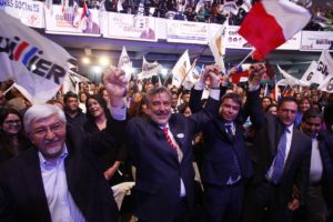 Comando de Alejandro Guillier descarta fin de las AFP: buscarán 