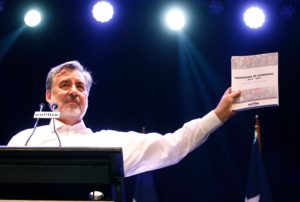 Alejandro Guillier promete acabar con el 