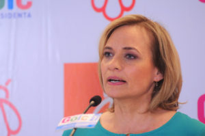 VIDEO | Familia cierra filas con Carolina Goic tras acusaciones de cuñado de buscar 