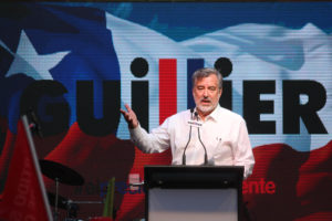 Guillier sale a explicar su propuesta para condonar el CAE tras semana de contradicciones