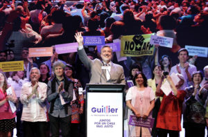 Alejandro Guillier anuncia la condonación del CAE al 40% de los deudores
