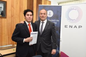 Alumnos de la Universidad de Magallanes reciben becas para sus proyectos de títulos