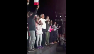 VIDEO | El blooper en el cierre de campaña de Piñera que la transmisión no mostró