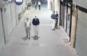 VIDEO | Como en la mafia: agreden a periodista tras preguntarle a Fuente-Alba por su abultado patrimonio