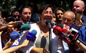 Beatriz Sánchez se quiebra tras votar: 