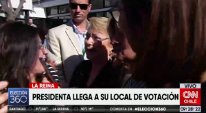 VIDEO | Locura por una selfie con Michelle Bachelet en su último proceso eleccionario como Presidenta