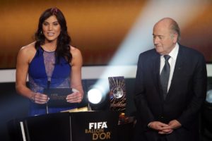 Hope Solo acusa a Joseph Blatter de acoso sexual en plena ceremonia de la FIFA