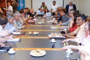 Gobierno logra acuerdo con funcionarios públicos a excepción de la Confusam y el Colegio de Profesores