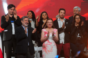 Navia se burla de esposa de Guillier y le recuerdan que padece grave enfermedad