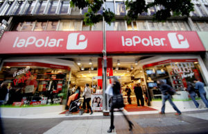 Otra vez La Polar: Sernac demanda por refinanciamiento no informado en tarjetas de crédito